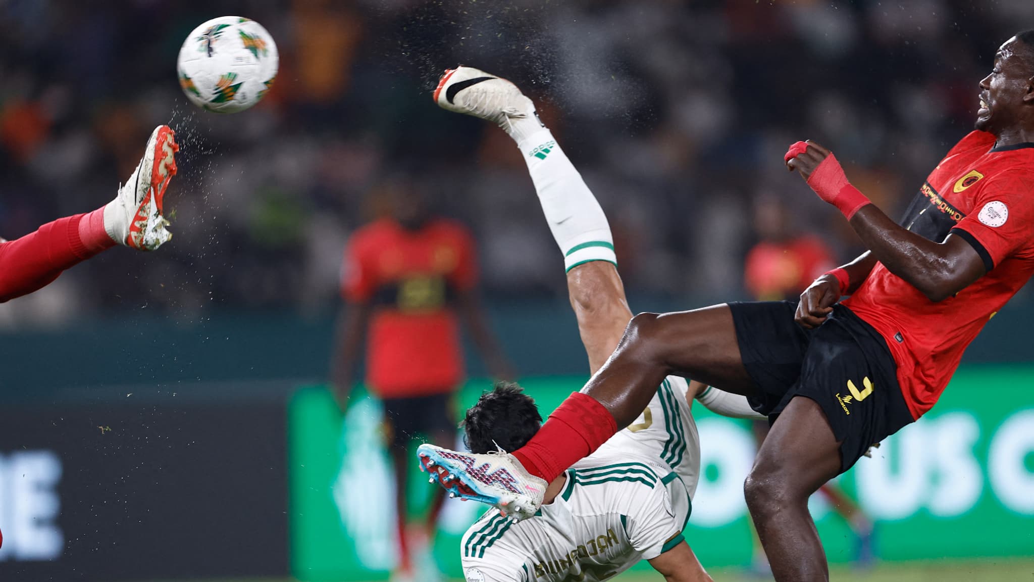 Baghdad Bounedjah tente un retourné avec l'Algérie contre l'Angola à la CAN, le 15 janvier 2024