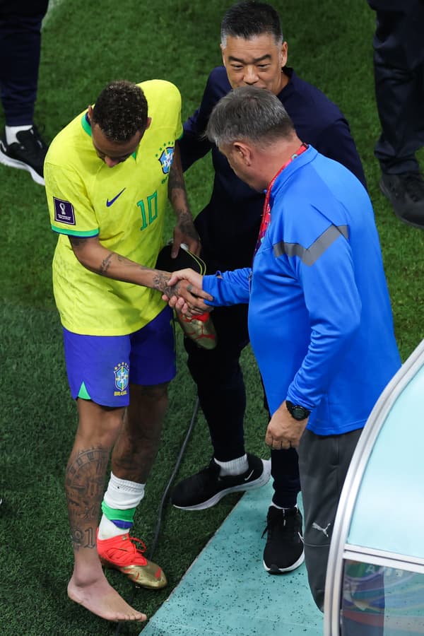 La cheville de Neymar, sorti blessé contre la Serbie ce jeudi soir