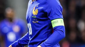 Le brassard de capitaine de l'équipe de France