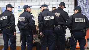 Les policiers sont souvent amenés à multiplier les opérations de contrôle dans le métro parisien.