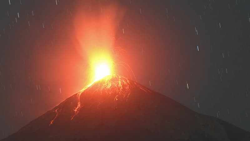 Le volcan Fugeo, au Guatemala, en éruption le 14 février 2021.