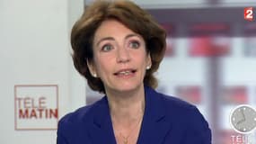 La ministre de la Santé Marisol Touraine a qualifié, lundi sur France 2, de "défaitiste et irresponsable" le discours de Jean-Luc Mélenchon dimanche à la Bastille.