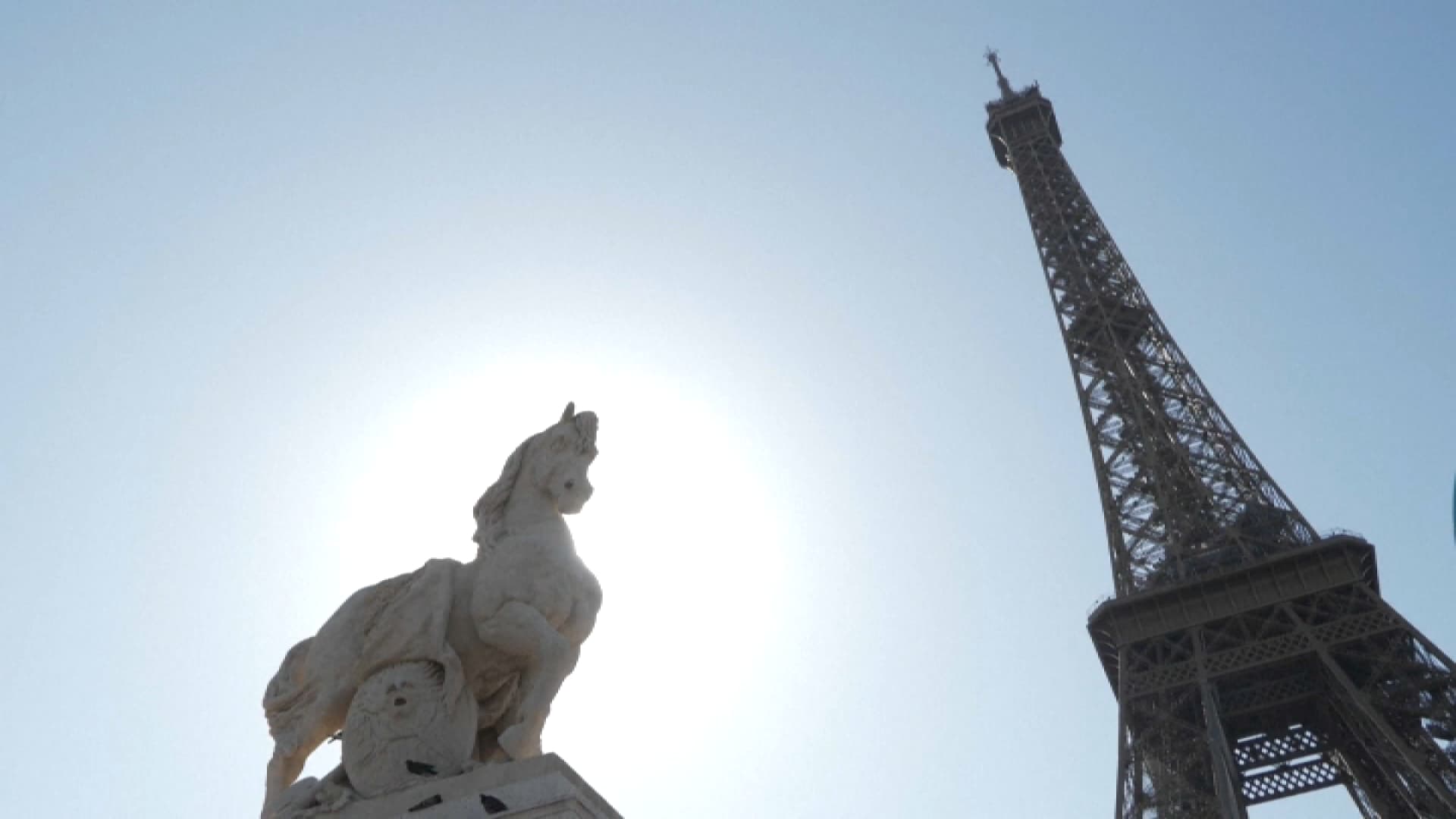 PARIS: LA MAIRIE PRÉVOIT D'INSCRIRE 72 NOMS DE FEMMES SAVANTES SUR LA TOUR EIFFEL