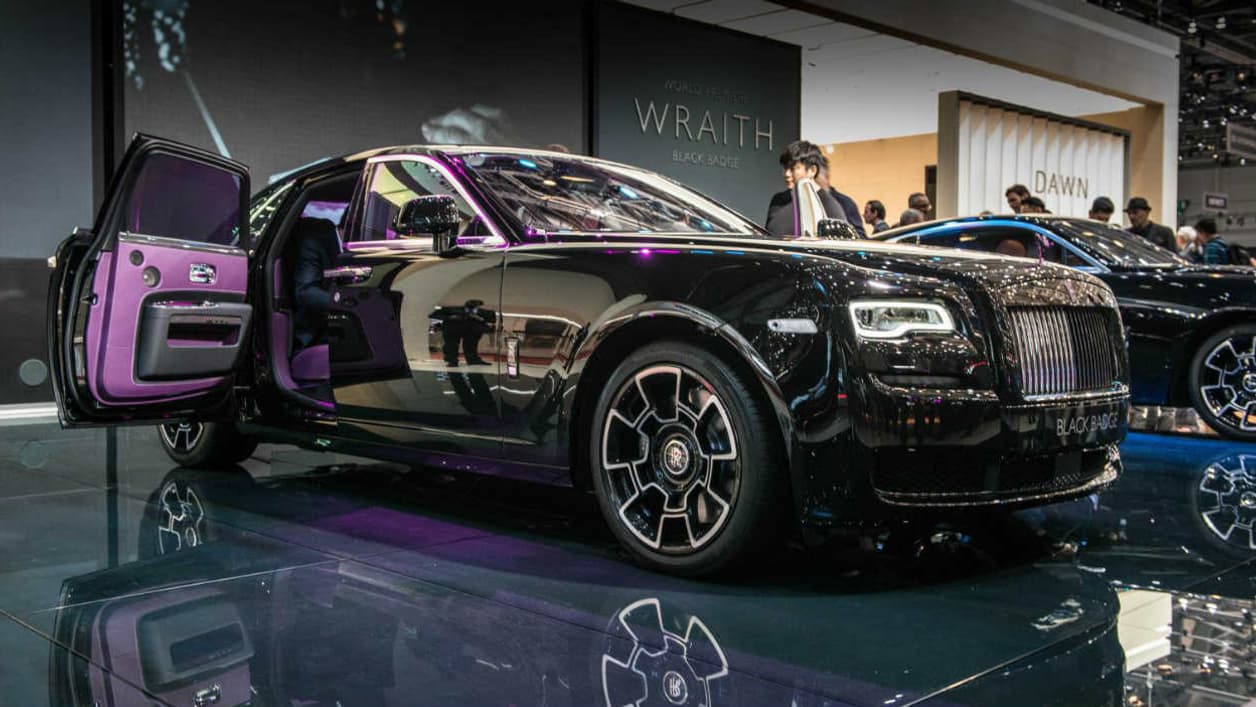 Le sombre est la marque de fabrique des modèles "Black Badge".