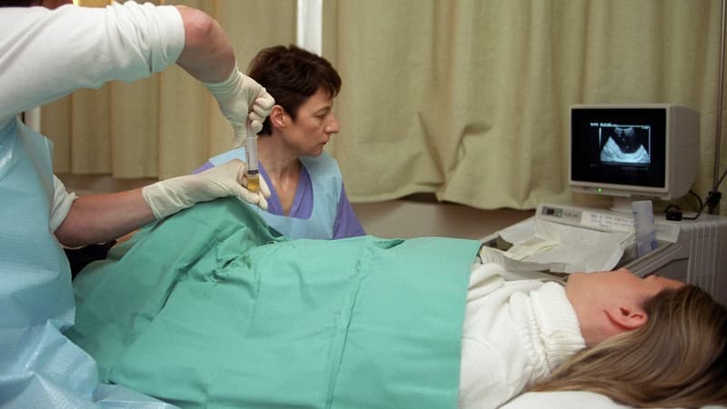 Une amniocentèse pratiquée en 2001 à l'hôpital franco-britannique de Levallois-Perret. 