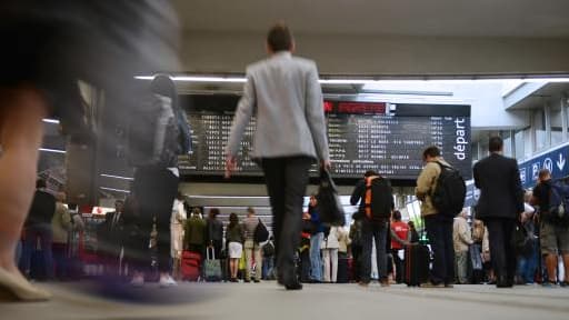 Le Medef dénonce les dizaines de milliers d'heures de travail perdues par les salariés en raison des trains annulés.
