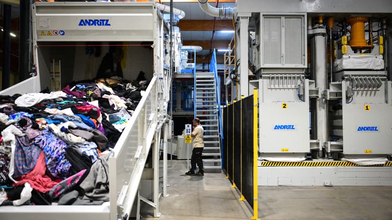 Francija z 49 milijoni evrov rešuje industrijo recikliranja tekstila