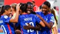 Les Bleues célèbrent le but de Griedge Mbock contre la Belgique, le 14 juillet 2022