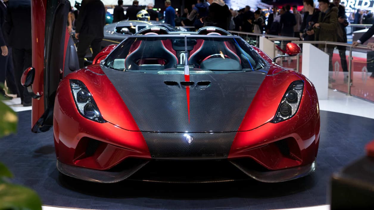 La Regera dans une teinte inédite, "Candy Apple Red", sur le stand du constructeur à Genève.