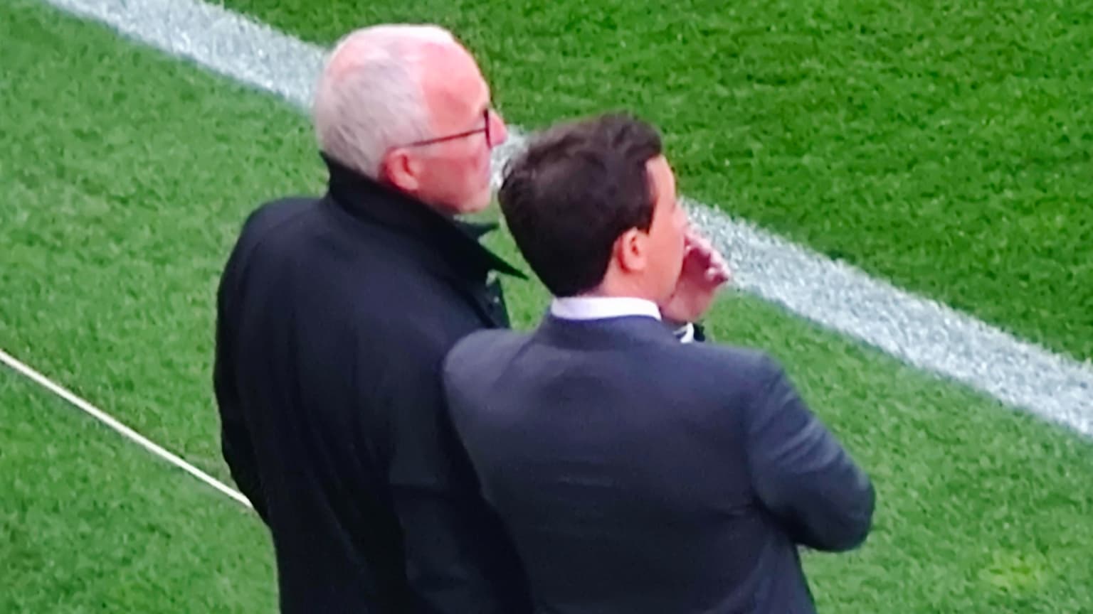 Frank McCourt et Pablo Longoria en pleine discussion, le 24 avril 2022