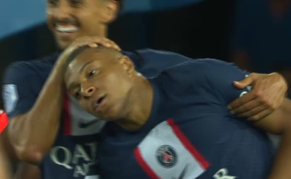 Congratulated by Marquinhos, Mbappé heads after his first goal of the season at PSG-MHSC, August 13, 2022