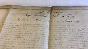 Une copie sur parchemin de la Déclaration d'indépendance des Etats-Unis a été retrouvée dans les archives du comté du Sussex en Angleterre, et authentifiée, le 3 juillet 2018