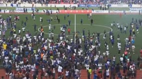Les supporters cap-verdiens ont envahi la pelouse après le match.