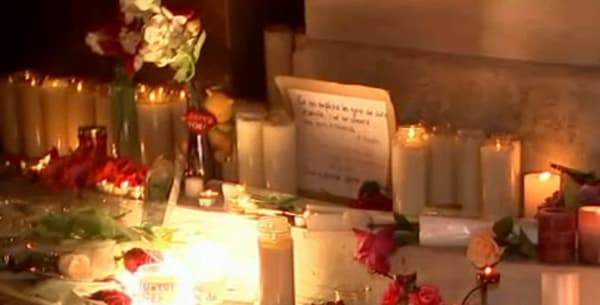 Fleurs et bougies déposées mardi 26 juillet 2016 devant la mairie de Saint-Etienne-du-Rouvray, en hommage au prêtre octogénaire égorgé. Fleurs et bougies déposées mardi 26 juillet 2016 devant la mairie de Saint-Etienne-du-Rouvray, en hommage au prêtre octogénaire égorgé.