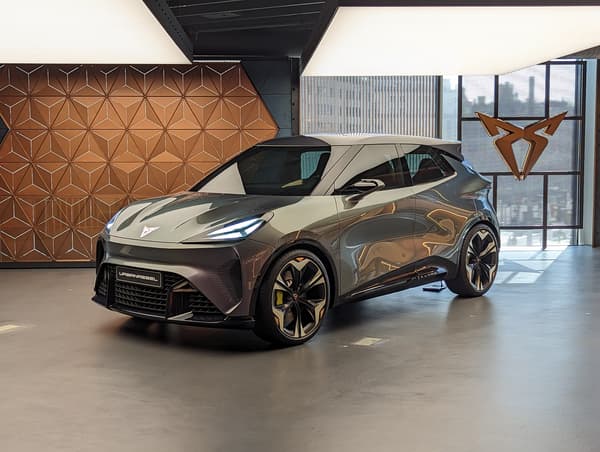 Le concept UrbanRebel préfigure la future petite voiture électrique de Cupra, qui sera assemblée sur la même plateforme que l'ID.2 de Volkswagen à l'usine de Barcelone.