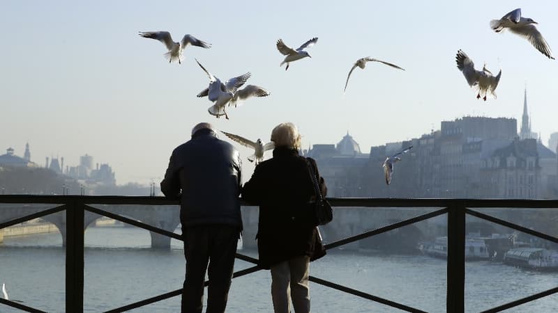 Les personnes âgées sont de plus en plus nombreuses à Paris.
