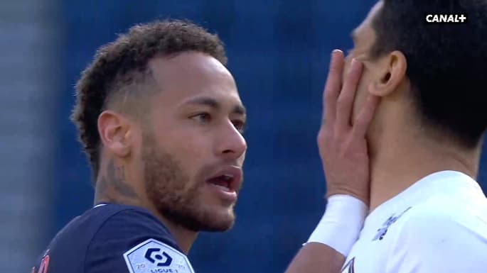 Neymar et André lors de PSG-Lille Neymar et André lors de PSG-Lille