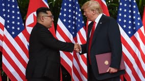Donald Trump et Kim Jong un lors du sommet le 12 juin 2018 à Singapour.
