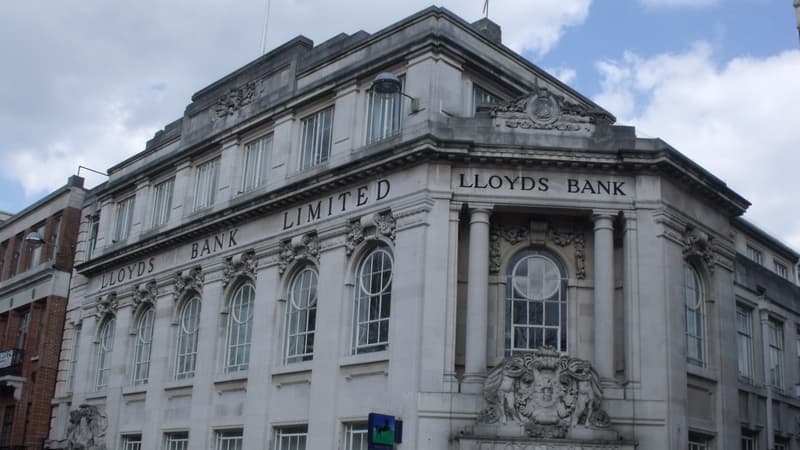 L'Etat britannique a déjà engrangé 3,8 milliards d'euros en revendant des parts de Lloyds en septembre.