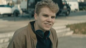 Clip non-officiel du titre d'Orelsan "Seul avec du monde autour", réalisé par le jeune cinéaste caennais Tom Coulommiers. 