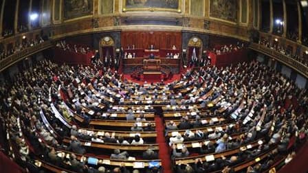 Réunion du Congrès à Versailles. L'UMP redoute un rejet parlementaire de la "règle d'or" budgétaire limitant les déficits et plusieurs de ses membres ont appelé lundi Nicolas Sarkozy à ne pas soumettre ce projet au Congrès, où la majorité nécessaire des t