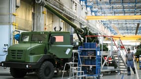 Un canon Caesar sur le site de Nexter, le 4 juillet 2023 à Roanne