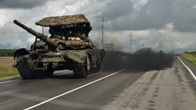 Un char russe T-72 progresse près de la ville de Sudzha, en Russie, trois jours après l'incursion ukrainienne, le 8 août 2024