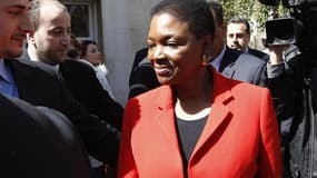 La Britannique Valerie Amos, responsable des opérations humanitaires de l'Onu, s'est déclarée jeudi "anéantie" par les destructions qu'elle a constatées la veille dans le quartier insurgé de Bab Amro à Homs. /Photo prise le 8 mars 2012/REUTERS/Khaled al-H