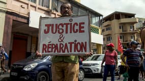 Un homme demande réparation pour les victimes du chlordécone aux Antilles, le 28 octobre 2023 à Fort-de-France