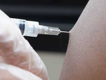 L'ARS Auvergne-Rhône-Alpes appelle 56.000 personnes à se faire vacciner.