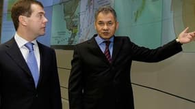 Le ministre russe de la Défense Sergueï Choïgou (à droite)