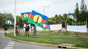 Des militants indépendantistes manifestent leur soutien aux responsables kanak interpellés, le 22 juin 2024 à Nouméa