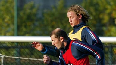 Zinédine Zidane et Philippe Mexès à l'entraînement de l'équipe de France le 10 octobre 2002 à Clairefontaine