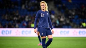 Kheira Hamraoui lors d'un de ses derniers matches avec l'équipe de France contre la Finlande au stade Océane au Havre, le 16 février 2022 