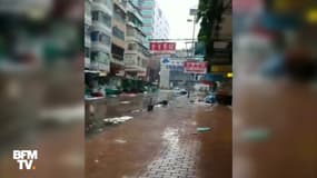 Des arbres pliés, des vitres cassées... un paysage de désolation à Hong-Kong après le passage du typhon Mangkhut