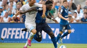 Disasi (Reims) au duel avec Germain (OM)