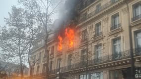 Un important incendie s'est déclaré Boulevard des Capucines, près de l'Opéra de Paris, samedi 20 novembre 2021