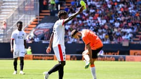 Evann Guessand et Montassar Talbi lors d'un match Lorient-Nice, au Stade du Moustoir le 20 août 2023