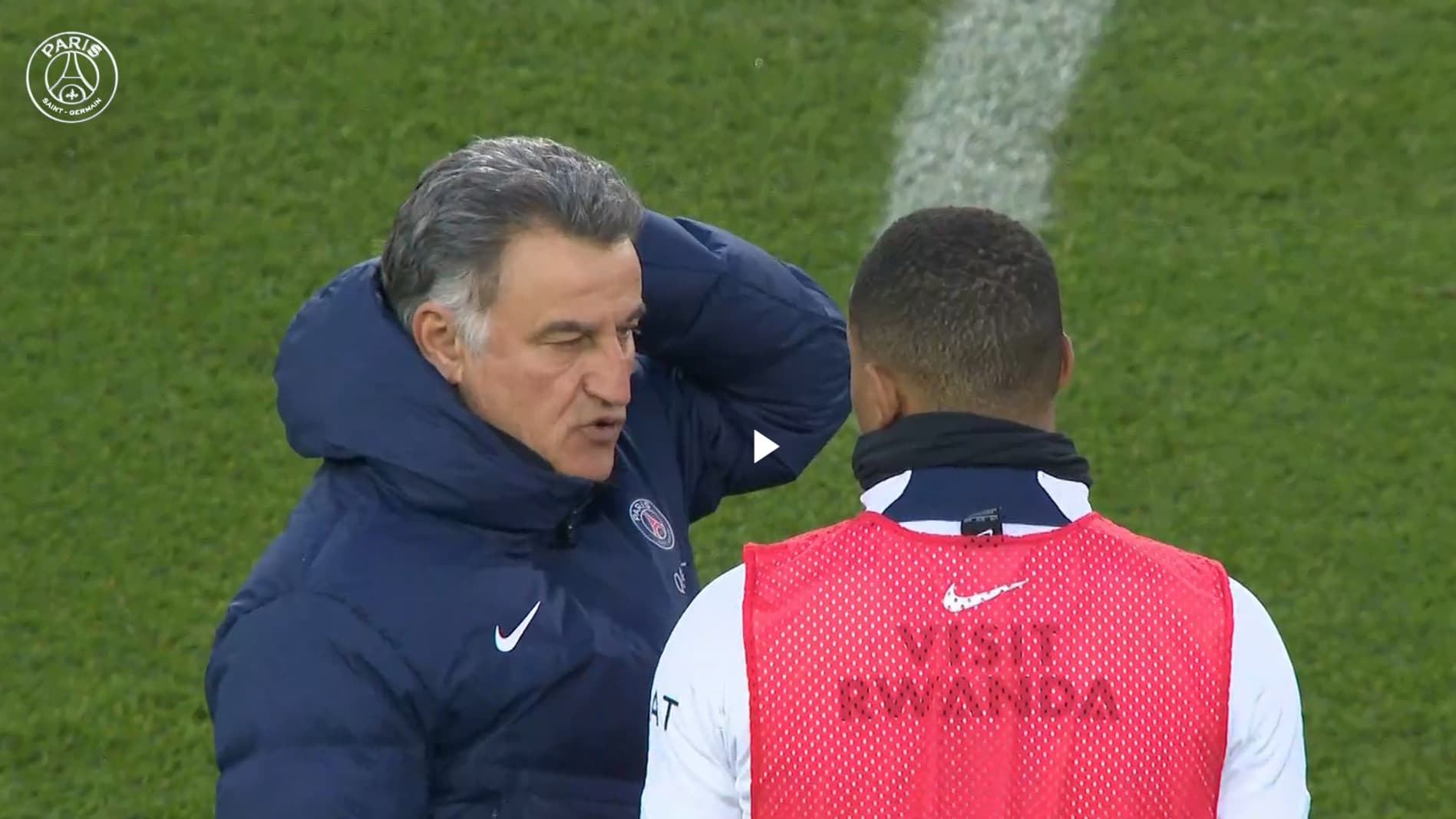 Kylian Mbappé et Christophe Galtier en grande discussion 