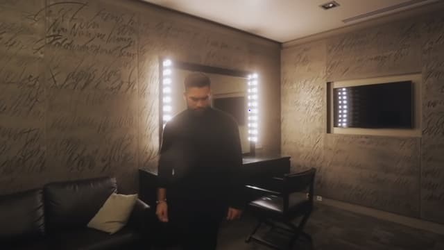 Kendji Girac dans le clip de "Evidemment"
