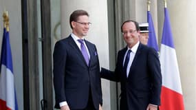 François Hollande, après avoir rencontré le Premier ministre finlandais Jyrki Katainen à l'Elysée, a affirmé que Paris et Helsinki souhaitaient que des solutions soient trouvées dans les prochaines semaines pour résoudre les problèmes de financement de la