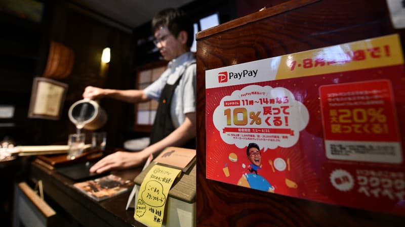 Pour convertir les consommateurs au cashless,  Paypay applique une réduction de 10% sur la note cet été. 