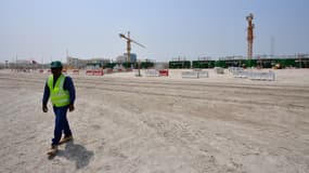 Un ouvrier sur l'un des chantiers de la Coupe du monde, en 2019
