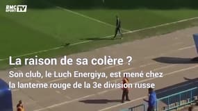 Frustré par son équipe, un supporter russe lance... un poulet vers le banc de touche