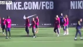 Arda Turan découpe Luis Suarez