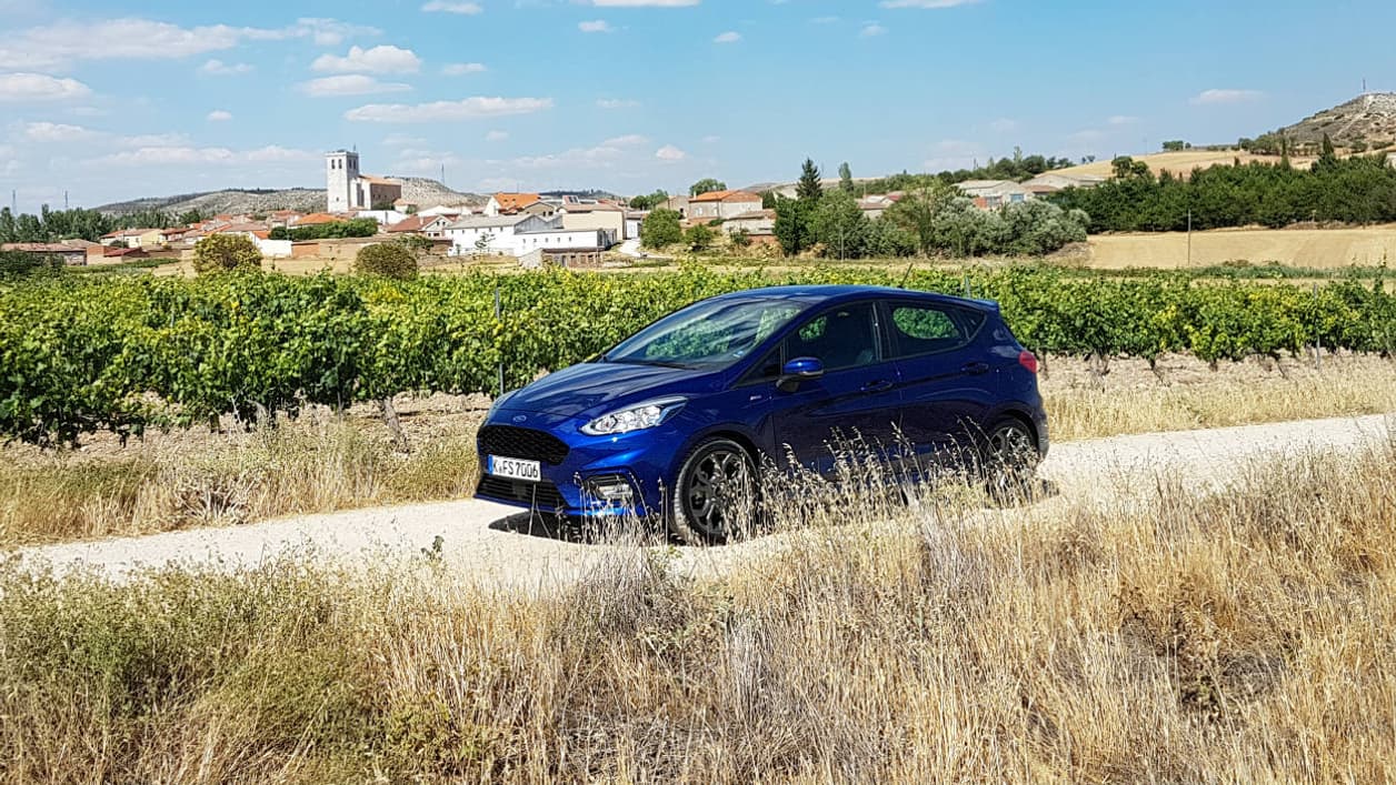 Succès en termes de ventes, la Fiesta ne jouit pas d'une grande aura dans la planète automobile. Cette nouvelle version, ici en ST-Line, permet donc de mettre en avant ce petit best-seller de la marque américaine Succès en termes de ventes, la Fiesta ne jouit pas d'une grande aura dans la planète automobile. Cette nouvelle version, ici en ST-Line, permet donc de mettre en avant ce petit best-seller de la marque américaine