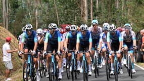L'équipe Décathlon AG2R-La Mondiale en tête du Tour d'Espagne lors de la 11e étape, le 28 août 2024