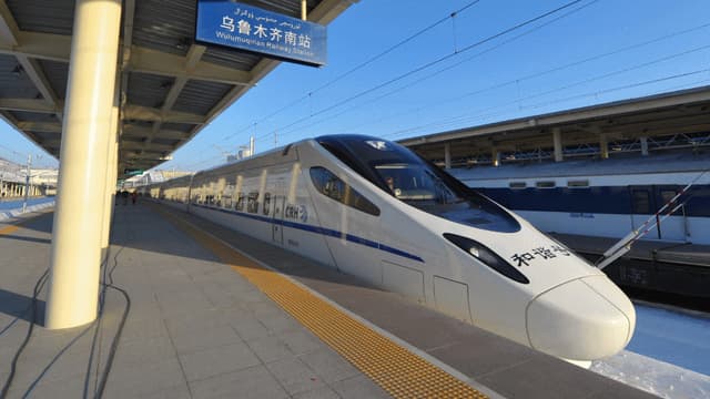 Le Lanxin a quitté la gare de Lanzhou pour la première fois ce 26 décembre, en direction d'Urumqi, la capitale du Xinjiang.