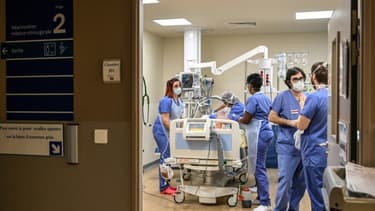 Dans le service de réanimation de l'hôpital Avicenne de l'Assistance publique-Hôpitaux de Paris (AP-HP) à Bobigny le 8 février 2021