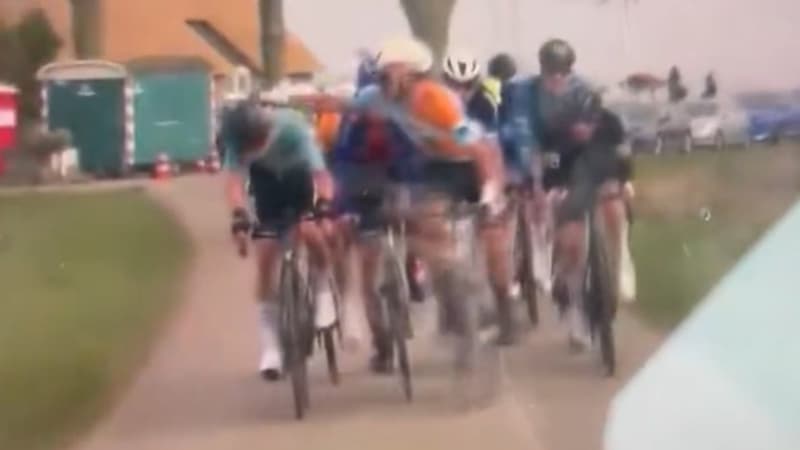 Le coureur neo zelandais Kiaan Watts assene un coup de poing a Marijn Maas lors de la course Ster van Zwolle le 7 mars 2026 2267918